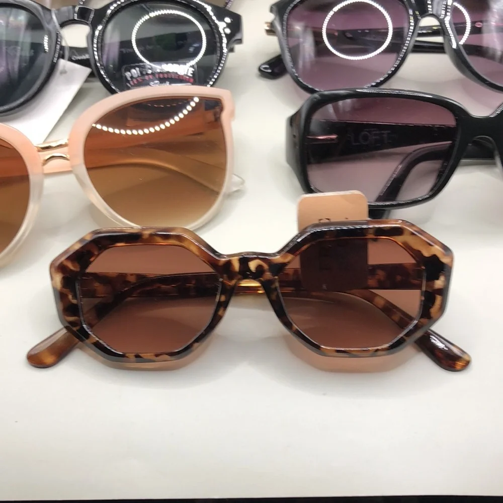 Curated bundle 9 trendy fashion sunglasses variety of brands and styles. - Picture 6 of 16